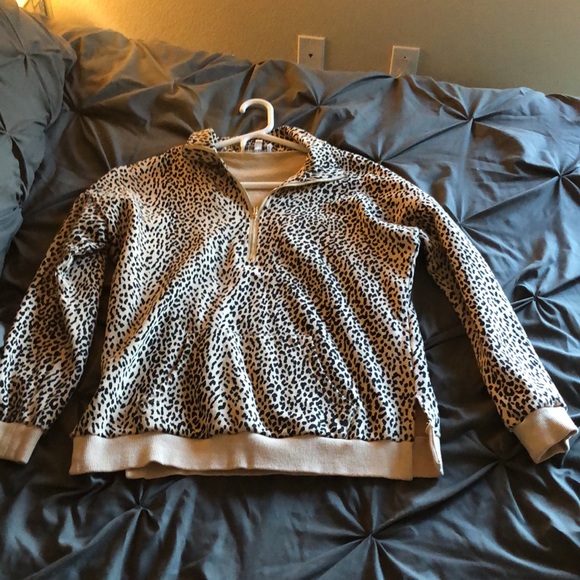 Brickyard buffalo Cheetah Joggers Lounge Set - Picture 5 of 7